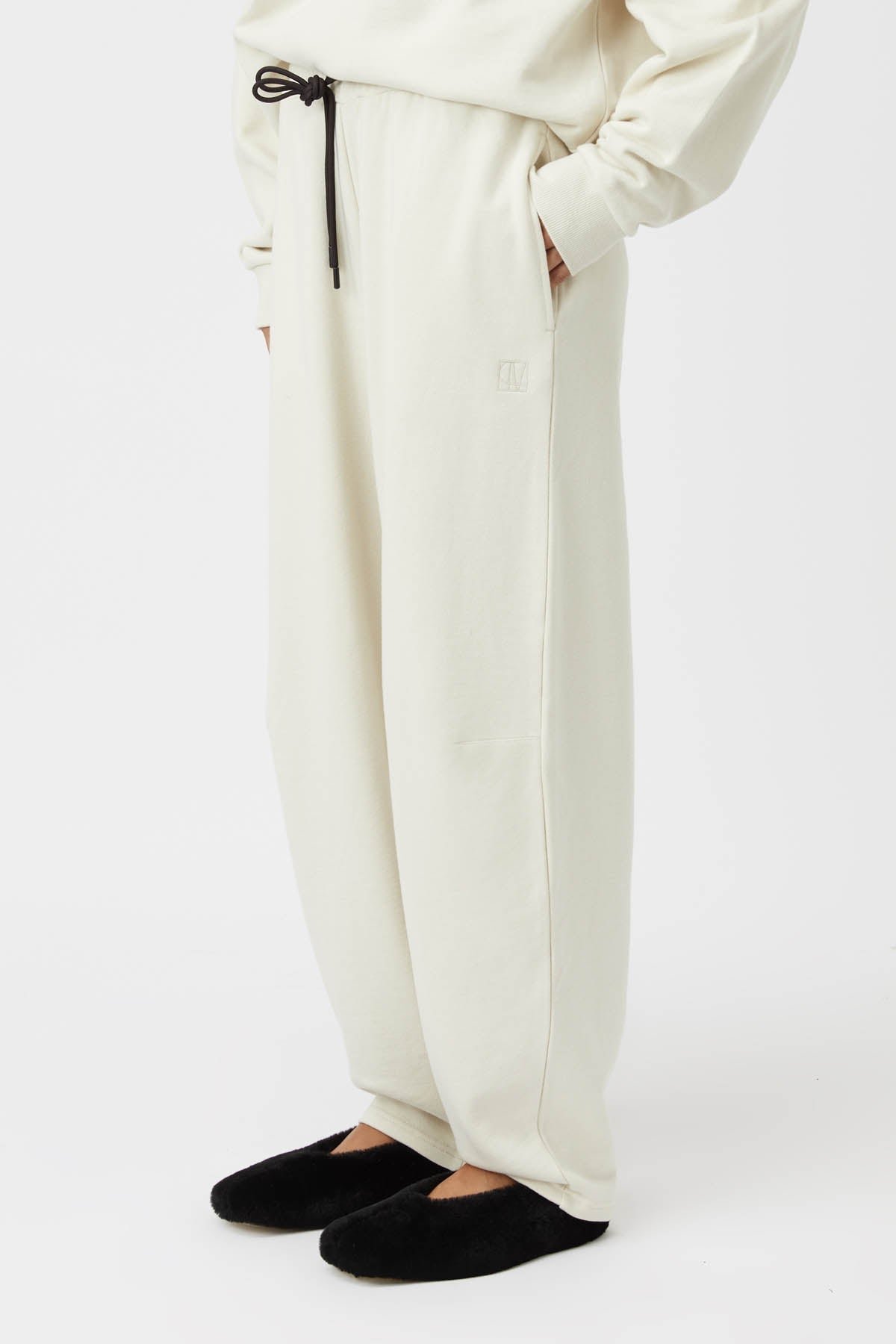 C_M-CAMILLA-AND-MARC-Indira-high-waisted-tracksuit-track-pant-cream-1_8105c766-b4d9-4b04-9dd2-bd9d1b9c325a C_M-CAMILLA-AND-MARC-Indira-high-waisted-tracksuit-track-pant-cream-1_8105c766-b4d9-4b04-9dd2-bd9d1b9c325a