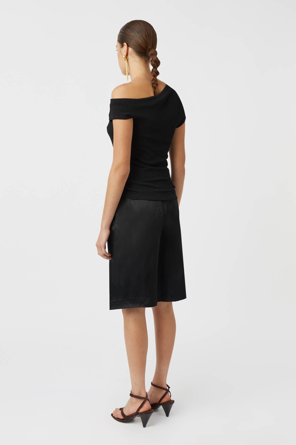 C_M-CAMILLA-AND-MARC-Kismet-satin-wool-bermuda-short-black-4 C_M-CAMILLA-AND-MARC-Kismet-satin-wool-bermuda-short-black-4